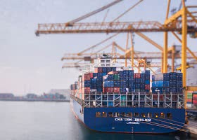 In the first three months of 2024, CMA CGM's revenue fell -7.0% percent. 