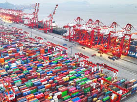 I porti cinesi stabiliscono un nuovo record storico di traffico quadrimestrale delle merci