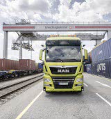 Bei autonomen Kraftfahrern kann die Effizienz an intermodalen Terminals um 40% ansteigen. 