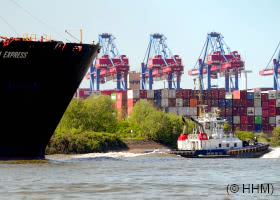 Im Hafen von Hamburg sank der Frachtverkehr im Jahr 2023 um -4,7%. 