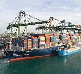 Im ersten Quartal des Jahres 2024 hat der Hafen von Singapur zehn Millionen Container (+ 10,7%) umgeschlagen. 