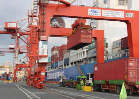 In the first three months of 2026, COSCO Group's revenues decreased by -10.6%.