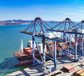 La desaceleración de la economía china se refleja en el tráfico portuario.