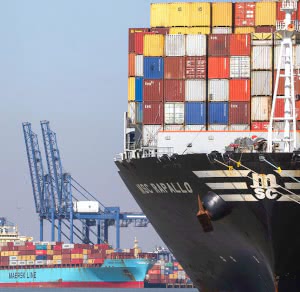 Winners and losers in port connectivity: the long journey of Italian ports' ups and downs.